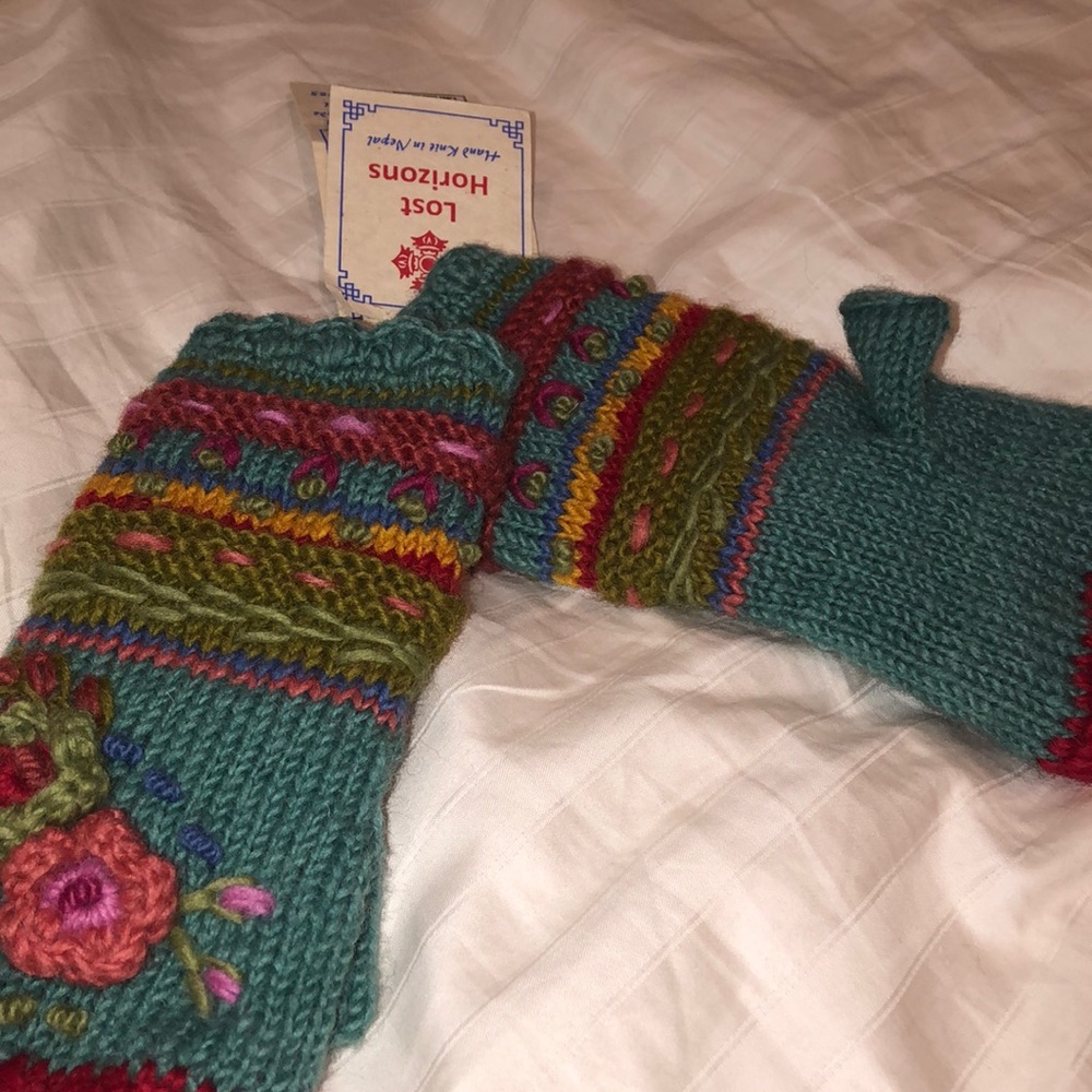 Lost Horizons Knitted Mittens